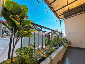 nhà mặt đường lô góc tại phương lưu vạn mỹ giá tốt nhất khu vực.56m2 3 tầng chỉ 5,568 tỷ .