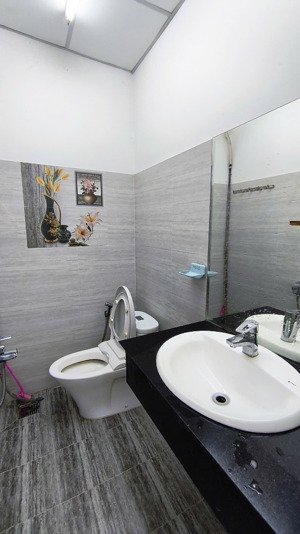 cho thuê phòng có máy lạnh , thang máy của vân tay ,q11