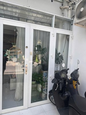 nhà mt lê thị bạch cát phù hợp ở và kd giá rẻ như hẻm