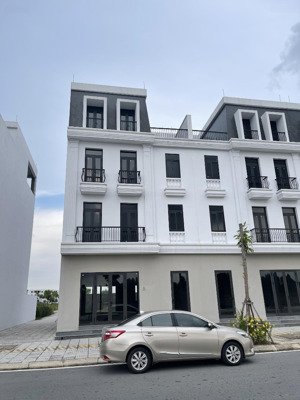 bán shophouse lô góc 4 tầng dự án tnr uông bí mặt sông.