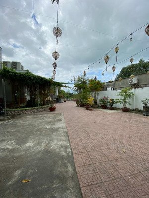 cho thuê mặt bằng 1.300 m2 trên đường nguyễn trãi, diên khánh. phù hợp kinh doanh