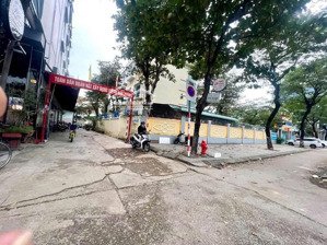 nhà đẹp 2 tầng kiệt 471 nguyễn tất thành có bãi đậu xe ô tô
