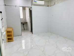 phòng tách bếp thoáng mát ngay đường hoàng diệu 2