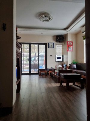 cho thuê nhà ngõ 73 hoàng ngân: diện tích 40m x 5 tầng, mặt tiền 4.5m, thông sàn, nhà mới