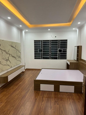 tôi cần cho thuê chung cư nguyễn ngọc vũ - lê văn lương, dt 90m, 3 pn, full đồ cơ bản, giá 14tr/th