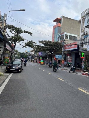 bán nhà mặt phố tô hiệu - lê chân - dt 180m - mt 10,4m vuông - giá 38 tỷ . lh mr.đông 0986351619