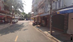 nhà mặt phố làm văn phòng công ty, tiện ích xung quanh đầy đủ