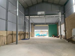 cho thuê kho kiên cố đẹp phường 8- đà lạt tuyến đường lưu thông xe tải lớn. 400m2. uyên 0948676493