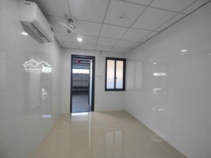 nhà mới xây xong, ngay hoàng diệu 2, máy lạnh, rộng, ánh sáng tự nhiên