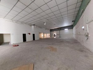 cho thuê kho đẹp 250m2 & 500m2 ngay sát sân bay đường đào duy anh, p. 9, phú nhuận.