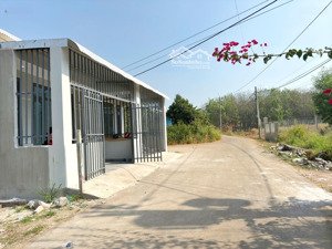 bán nhà mới xây sổ riêng thổ cư, nở hậu, mặt tiền đường nhựa, xã sông trầu, trảng bom.