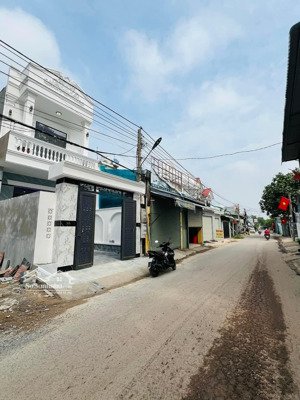 bán nhà mặt tiền đường nhựa kinh doanh buôn bán tốt thái hòa, tân uyên, bình dương