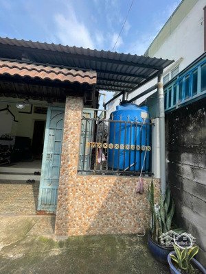 nhà chính chủ tt bến lức 136m2 cần bán