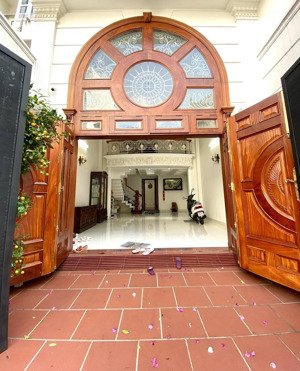 cho thuê nhà hẻm xe hơi, trần quang diệu, p.14, q3, tphcm; 22 triệu, 150m2; nhà đẹp, mặt tiền rộng.