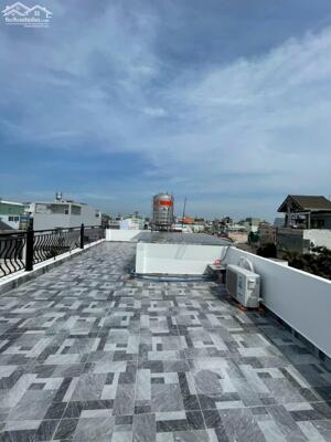 Bán nhà Lý Chính Thắng P8 Q3 - 40m2. KC: 1 trệt, 1 lầu, 2PN, 2WC, giếng trời - Hẻm 3m sạch sẽ (NTD)