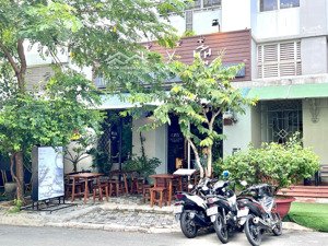 sang toàn bộ tiệm tóc, nail, spa đầy đủ trang thiết bị máy móc hiện đại tại phú mỹ hưng, quận 7