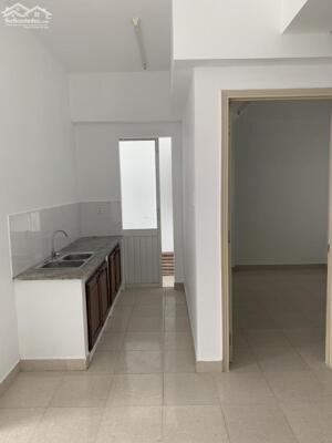 Bán căn hộ HQC PLAZA, đã có sổ đủ 5 năm,sang tên tự do, giá 1 tỷ 150 triệu bao chi phí.