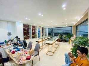nguyễn khang, cầu giấy. dt 189,4m2 x 9 tầng, mt 9,95m, giá 63 tỷ. ô tô, thang máy, dòng tiền.
