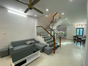 bán nhà tứ hiệp ô tô đỗ cửa - dt 48m - đồ đẹp - trung tâm thanh trì - có ô chờ thang máy