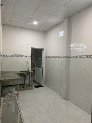 còn 1 phòng trọ đường bửu đóa cần cho thuê, phòng gồm 1 phòng bếp phía dưới và 1 phòng ngủ trên lầu