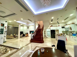 cần xoay vòng vốn! bán gấp căn góc 2mt trịnh quang nghị, p7, q8. giá chỉ còn 4tỷ250/căn 120m2. shr.
