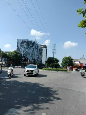 cho thuê toà nhà 6 tầng phố kinh doanh đường lê thanh nghị - dt 118m2 có thang máy - quận hải châu