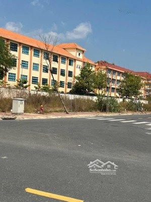 bán đất tdc phú mỹ ngay trường học phú mỹ? chợ phú mỹ tiện ích đầy đủ. lô kế góc 100m2 giá tốt