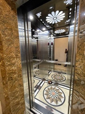 ccmn lô góc, mặt ô tô tránh, ô tô để trong gara. 60m ,dòng tiền 70 tr/ tháng, thang máy.giá 15 tỷ 4