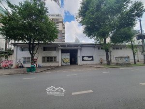 300m2 kho hàng mặt tiền lê thánh tôn, quận 1
