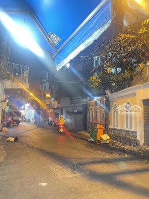 mặt tiền kinh doanh phan đình phùng - cô giang- qua cầu kiệu là quận 1- bán đất tặng nhà 2 tầng.