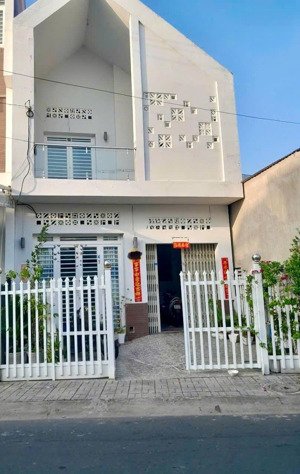 nhà đẹp mới toanh cho thuê khu trung tâm long xuyên, an giang