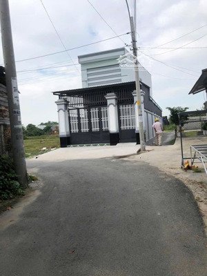 cân bán nhà mới xây 2 mặt tiền 1 trệt 1 lửng 6x22m thổ cư đường số 3 tân thông hội 2 tỷ 5