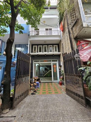 nhà 2 mt trước sau phan đình phùng ngay công viên. dt 4mx16m. đúc 3.5 tấm đẹp, ở ngay. giá 8.69 tỷ