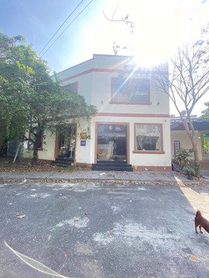 cho thuê nhà góc p. long hương bà rịa thoáng mát gồm 3 phòng ngủ lớn giá 6 triệu /1 tháng