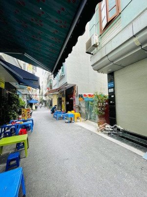 chính chủ đi nước ngoài với con lên nhờ em bán lô đất trần quốc hoàn