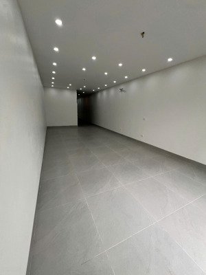 chính chủ cho thuê tầng 1+2 mặt phố đại đồng diện tích 140m2 phù hợp nhiều loại hình kinh doanh
