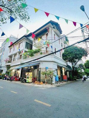 bán nhà góc 2 mặt tiền đường hoa đào phú nhuận (10x15m)kc: trệt 3 tầng - hđt: 130tr/th - giá 39 tỷ
