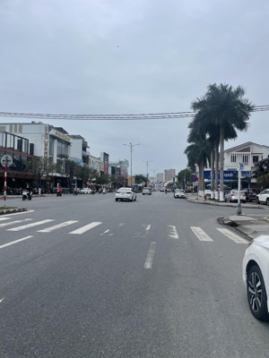 cho thuê lô đất đường 2 tháng 9 . ngay cầu rồng .