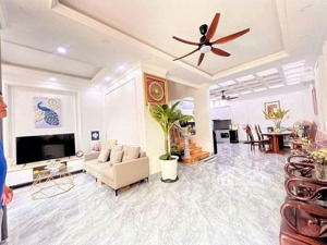 biệt thự 7x26.5m 4 tầng hẻm 6m 1 trục ông ích khiêm, q11