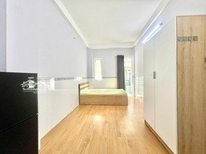 căn hộ ban công đón nắng cực xinh - full nội thất, có thang máy, nuôi pet - ngay hoàng sa q3