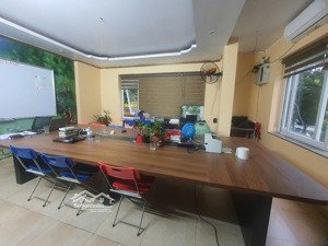 cho thuê nhà chính chủ tầng 2 mặt phố trung kính làm văn phòng, công ty