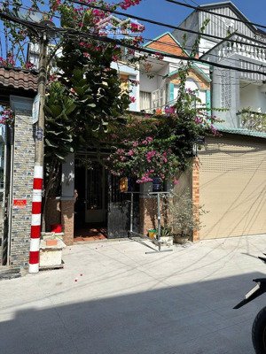 cho thuê nhà gia đình ở 4 - 5 người, có thể ở ngay, thích hợp cho vợ chồng trẻ