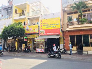 mặt tiền bình thới 4,5m x 20m - gần vòng xoay lê đại hành.
