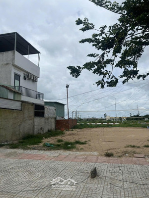 chỉ 2tỷ3 buông sổ 200m2 đối diện chợ long thọ, kế bên kcn nhơn trạch, gần đường lê hồng phong