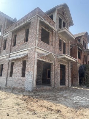 bán lô góc 262m2 tặng nhà biệt thự mới xây thô 3 tầng, tại kđt viglacera tiên sơn. lh 0326569236
