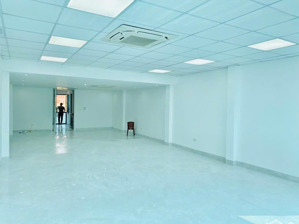 văn phòng mới cứng 100m2 tại mặt phố vũ tông phan giá thuê chỉ 15tr/tháng. lh: 0963245384