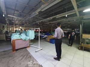 cần bán gấp kho xưởng xa lộ hà nội,thủ đức,5565m2,giá 240 tỷ,đang có hd thuê thu nhập 3,6 tỷ/năm