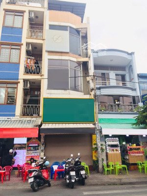 mặt tiền cửu long - bắc hải, đối diện cổng trường thcs