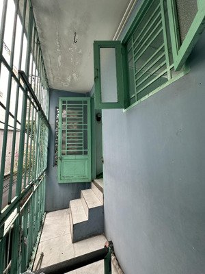 nhà cho thuê 36m2, 2 phòng ngủ, hẻm 200 đường xóm chiếu quận 4.