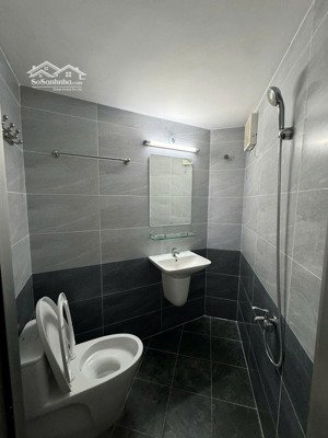 mặt bằng có tolet giá thuê 19 triệu thương lượng nhẹ đường hồ văn huê